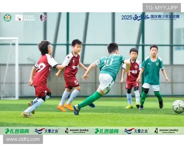 足球竞技与文化的融合：从全球赛场到草根足球的多维发展探索