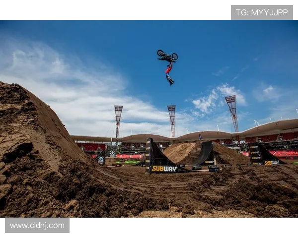 杭州攀岩队在极限运动会中以86分稳居积分榜首位