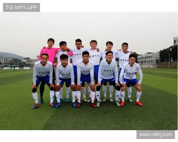 赛后分析：上海足球队与武汉足球队的表现与状态对比探讨