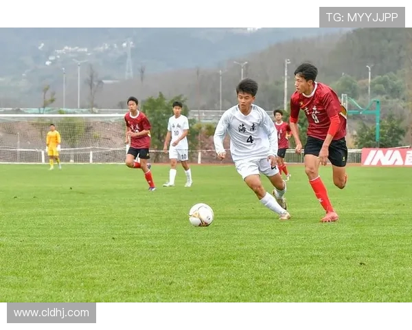 重庆极限运动队的防反策略与热点分析探讨