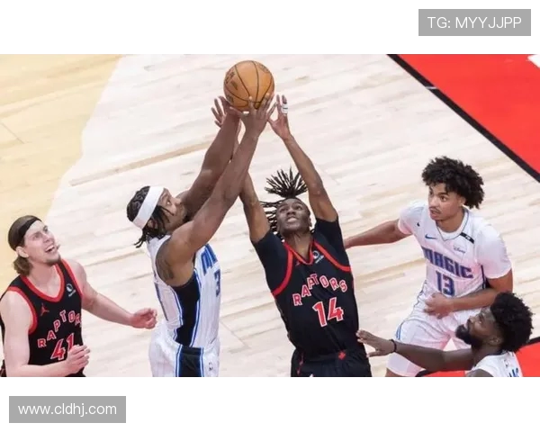 勇士与凯尔特人激战正酣NBA季后赛精彩对决引发球迷热议 勇士与凯尔特人激战正酣NBA季后赛精彩对决引发球迷热议